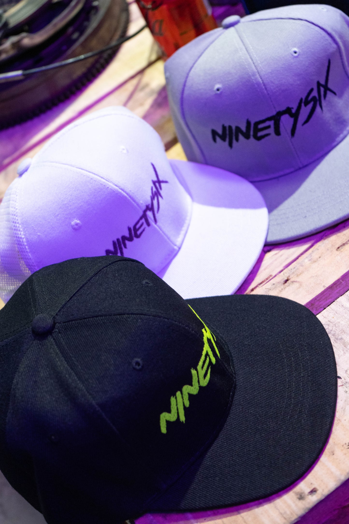 SNAPBACK CAP